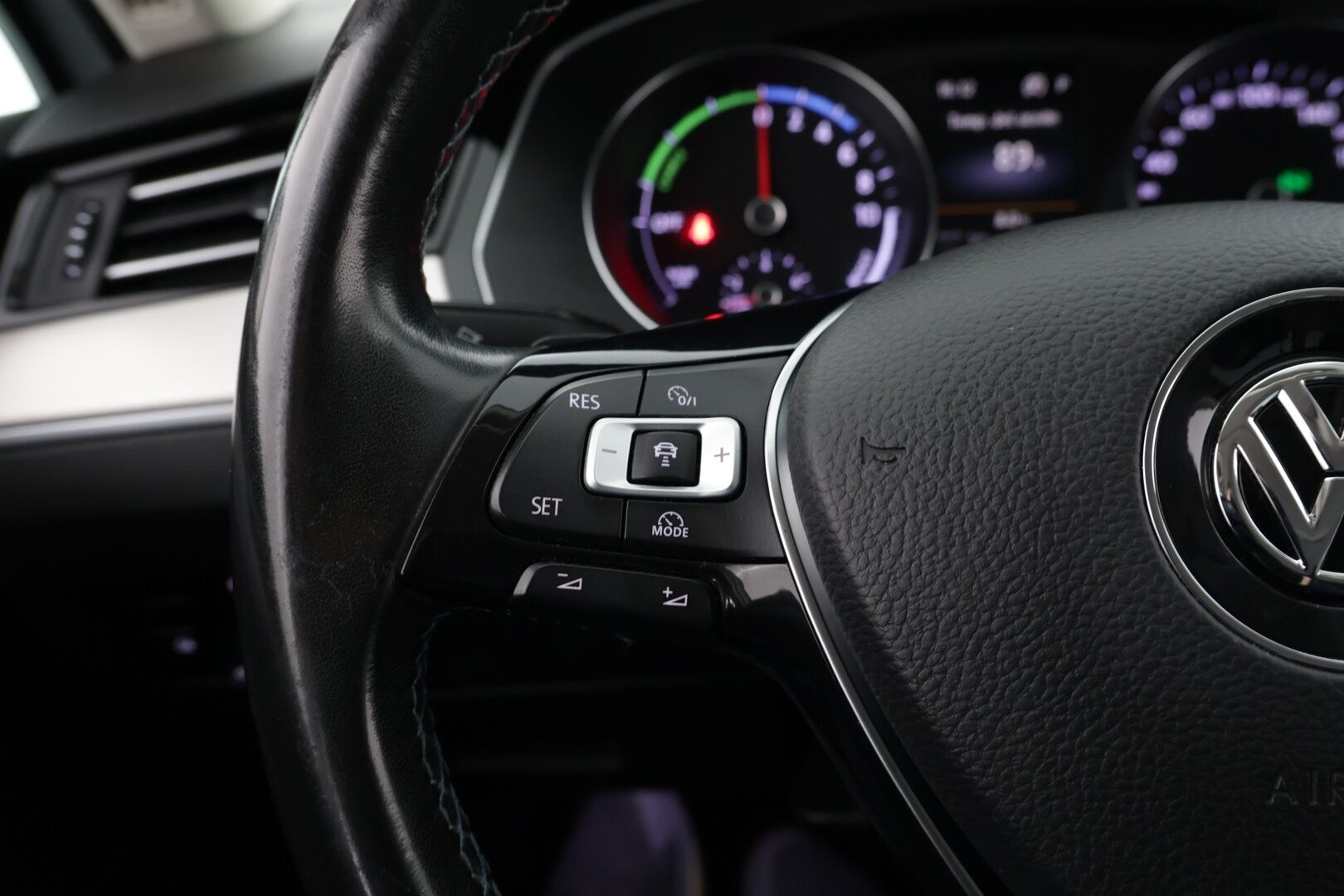 Volkswagen Passat 2016 Variant GTE Plug-In Hybrid 160 kW (218 hv) DSG-automaatti - *Tästä timanttinen luottopeli vaihdetulla akulla!*