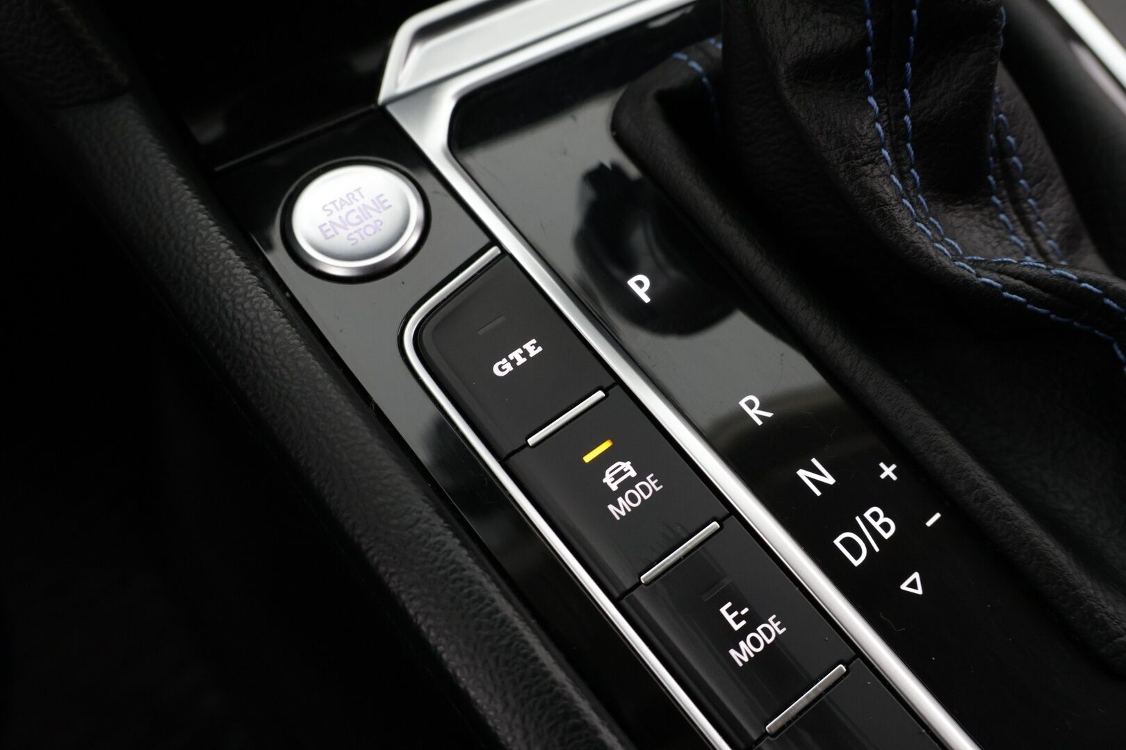 Volkswagen Passat 2016 Variant GTE Plug-In Hybrid 160 kW (218 hv) DSG-automaatti - *Tästä timanttinen luottopeli vaihdetulla akulla!*