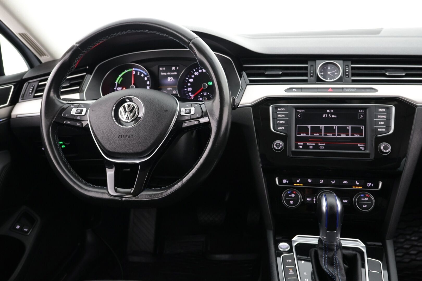 Volkswagen Passat 2016 Variant GTE Plug-In Hybrid 160 kW (218 hv) DSG-automaatti - *Tästä timanttinen luottopeli vaihdetulla akulla!*