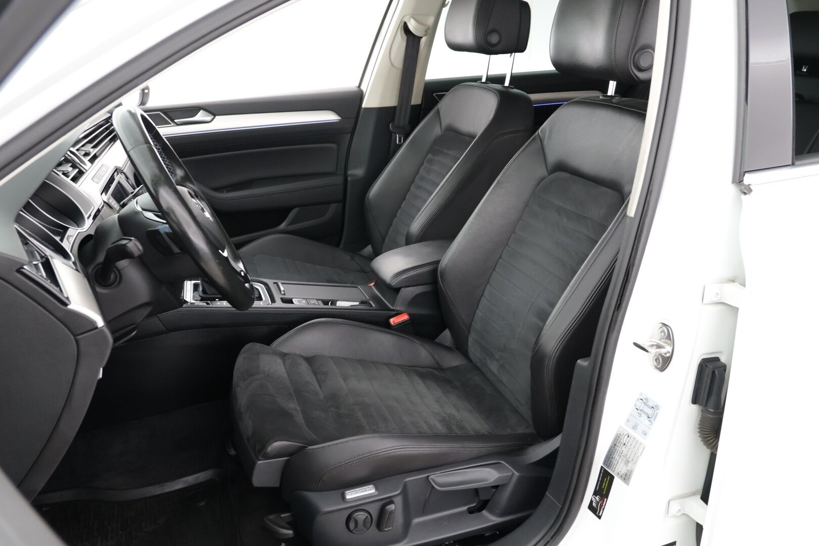 Volkswagen Passat 2016 Variant GTE Plug-In Hybrid 160 kW (218 hv) DSG-automaatti - *Tästä timanttinen luottopeli vaihdetulla akulla!*