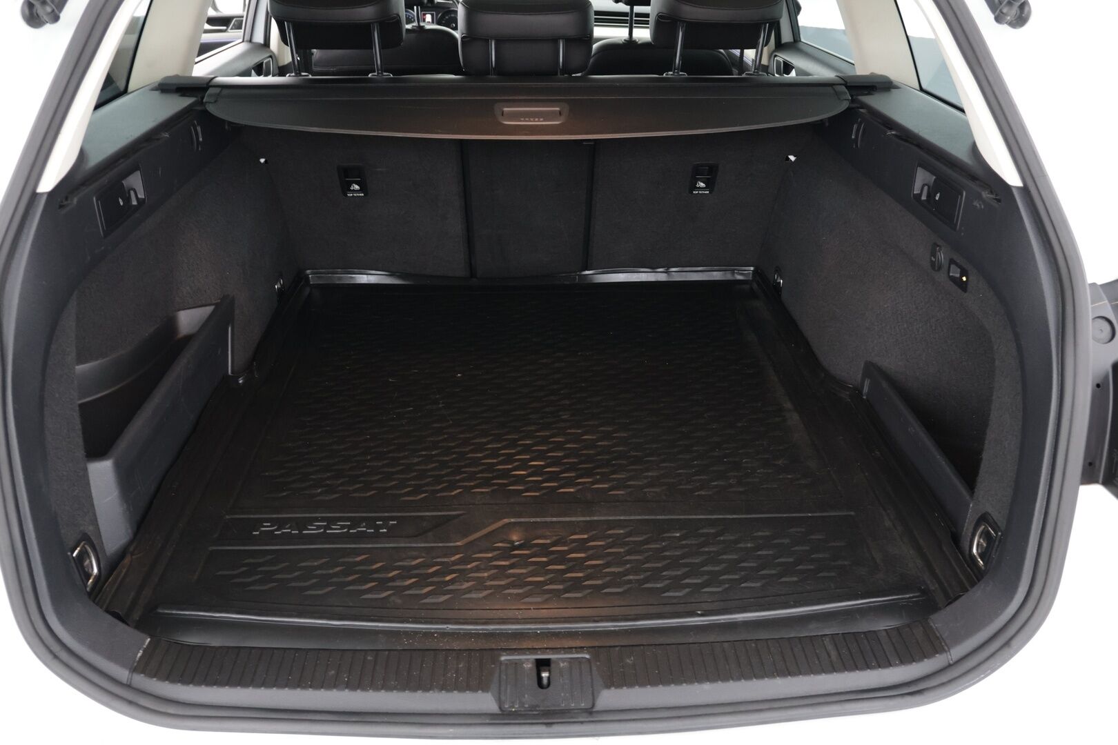 Volkswagen Passat 2016 Variant GTE Plug-In Hybrid 160 kW (218 hv) DSG-automaatti - *Tästä timanttinen luottopeli vaihdetulla akulla!*