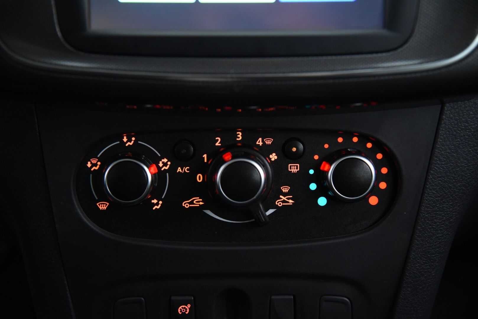 Dacia Logan MCV 2018 Stepway TCe 90 - Suomi-auto / Vakkari / Bluetooth / P.tutka 