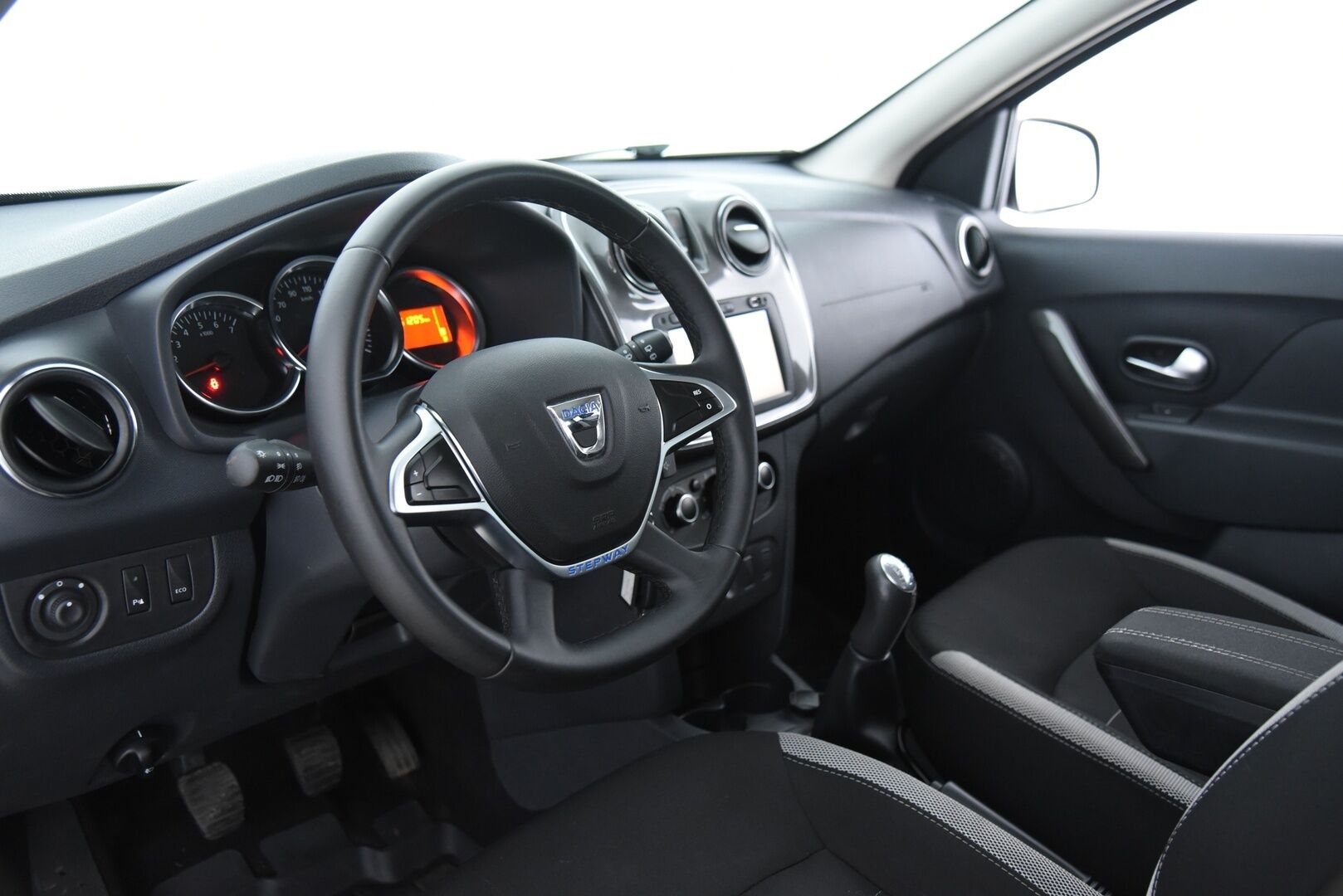 Dacia Logan MCV 2018 Stepway TCe 90 - Suomi-auto / Vakkari / Bluetooth / P.tutka 