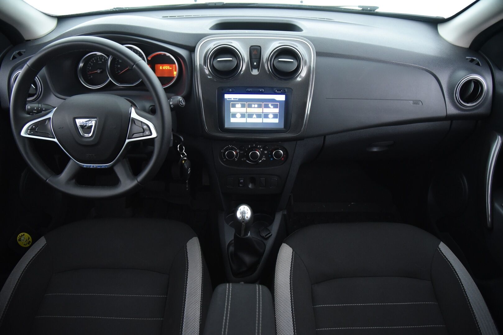 Dacia Logan MCV 2018 Stepway TCe 90 - Suomi-auto / Vakkari / Bluetooth / P.tutka 