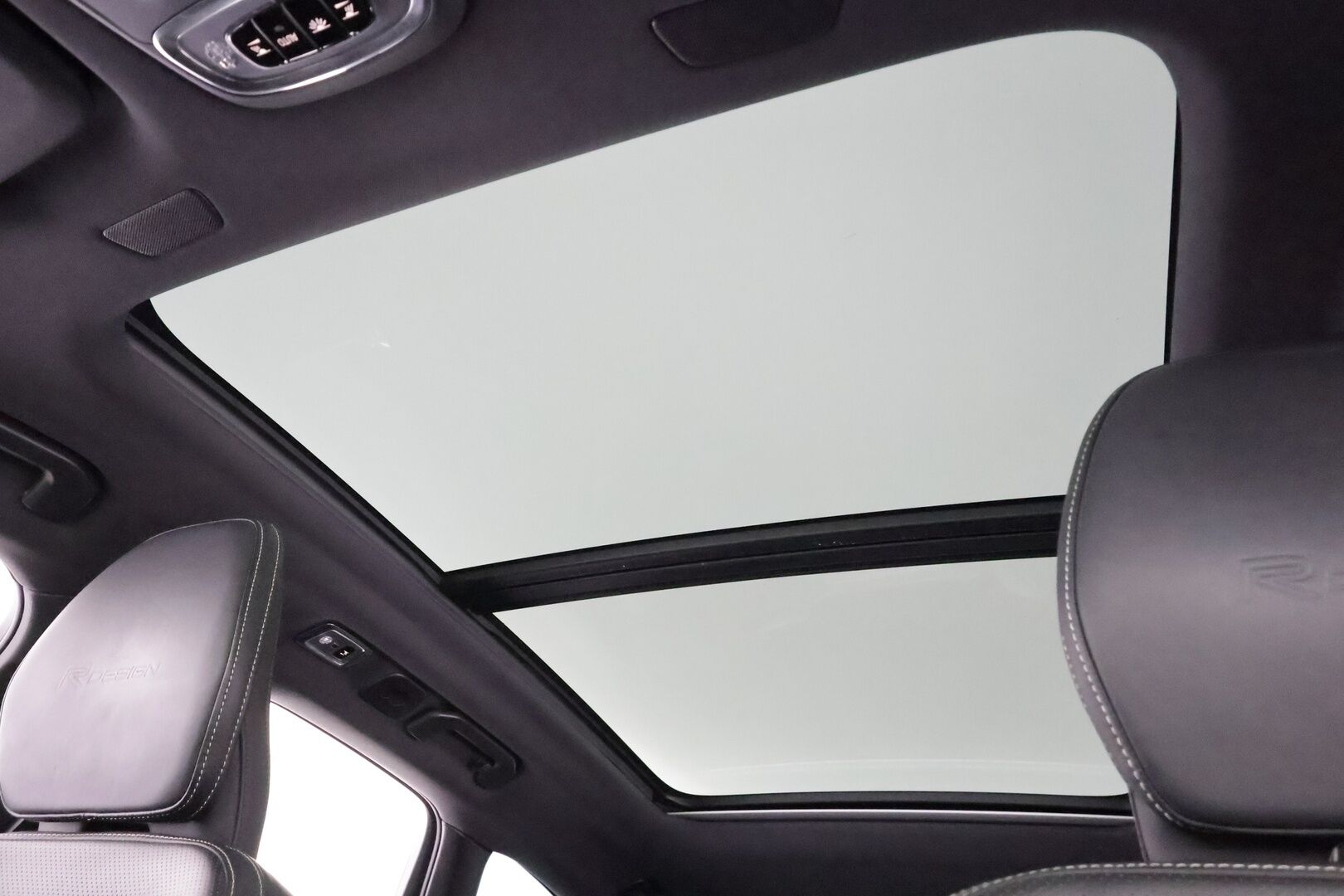 Volvo XC60 2019 D4 AWD Business R-Design aut * Pilot Assist / Webasto / Koukku / Panorama / P.Kamera / Muistipenkki * - Suomi-auto / Kahdet Renkaat