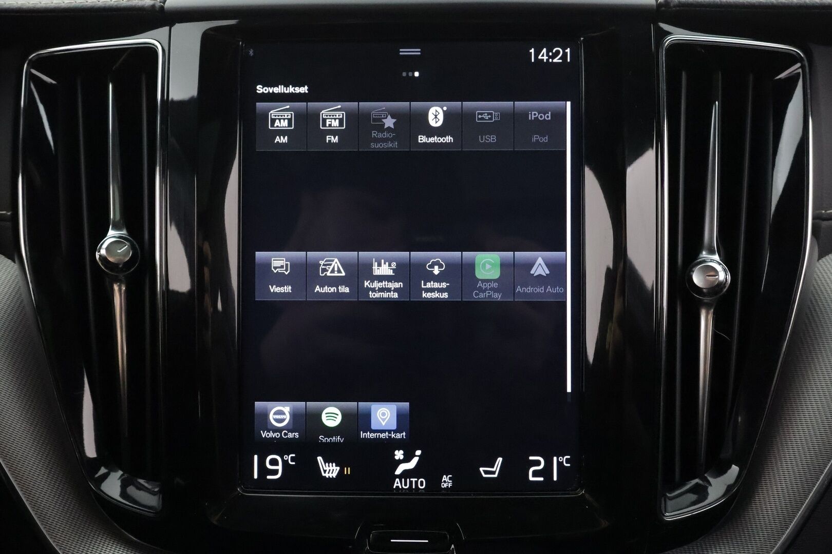 Volvo XC60 2019 D4 AWD Business R-Design aut - | Suomi-auto | Pilot Assist | Webasto | Koukku | Panorama | P.Kamera | Muistipenkki |