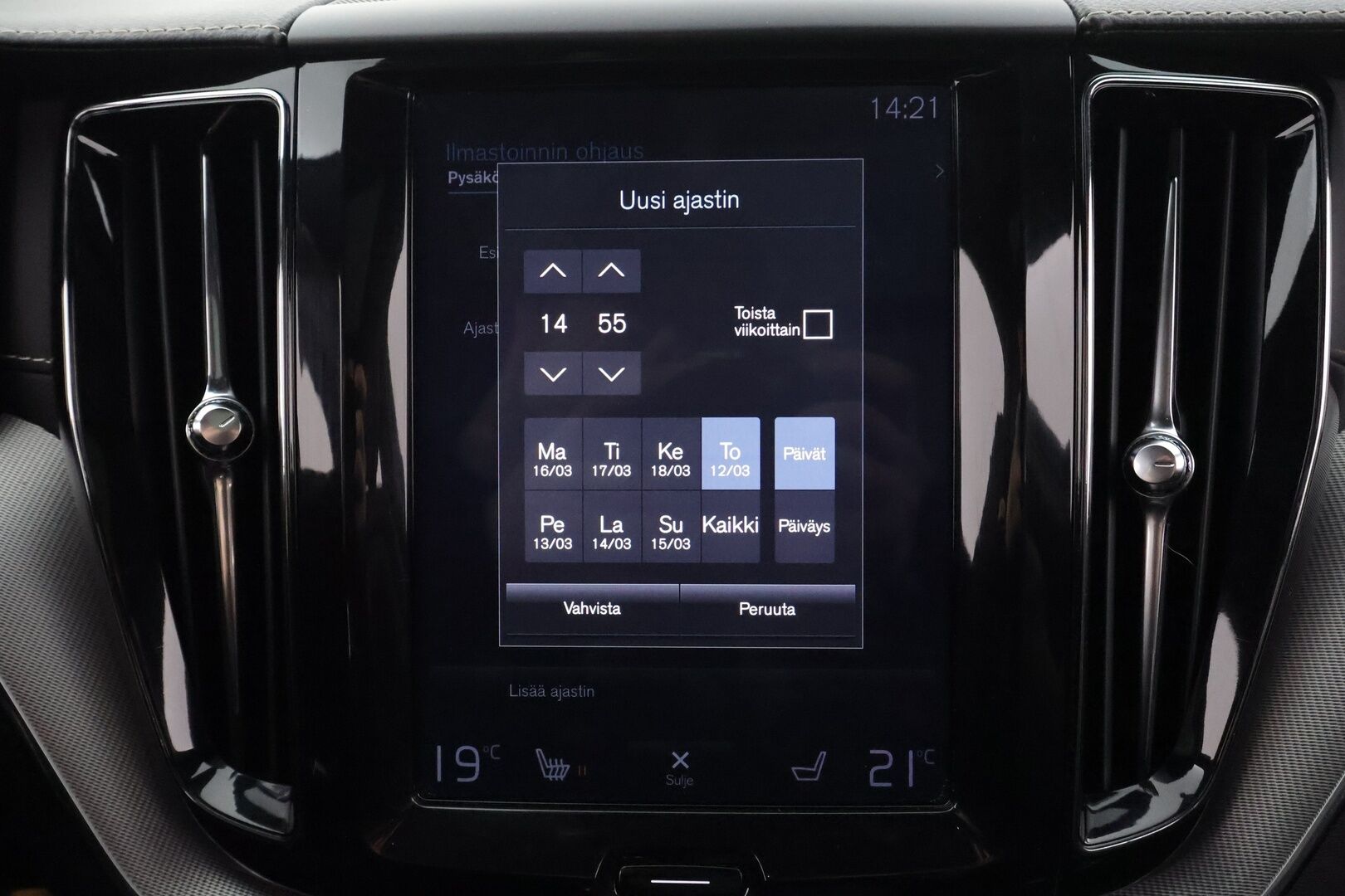 Volvo XC60 2019 D4 AWD Business R-Design aut * Pilot Assist / Webasto / Koukku / Panorama / P.Kamera / Muistipenkki * - Suomi-auto / Kahdet Renkaat