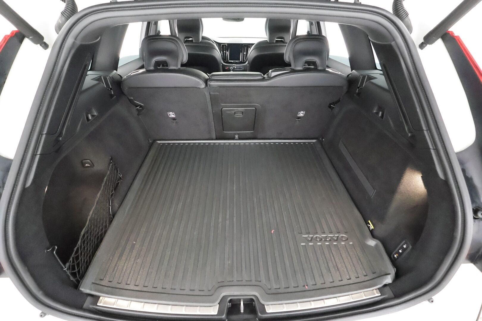 Volvo XC60 2019 D4 AWD Business R-Design aut * Pilot Assist / Webasto / Koukku / Panorama / P.Kamera / Muistipenkki * - Suomi-auto / Kahdet Renkaat / Ehta diesel neliveto ei hybrid tekniikkaa! - HULLUT AVAJAISHULINAT KORKOTARJOUS 3,29 %