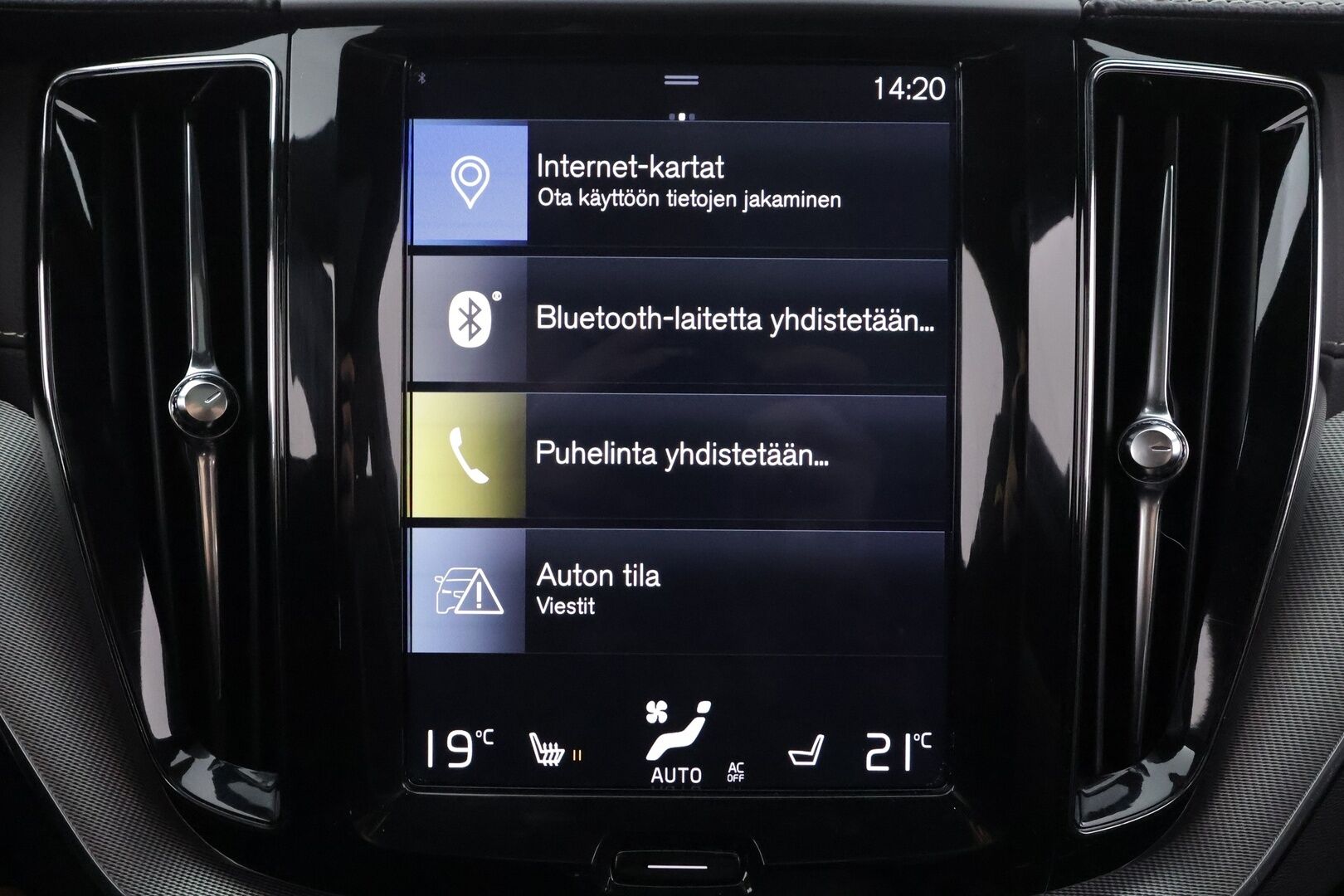 Volvo XC60 2019 D4 AWD Business R-Design aut - | Suomi-auto | Pilot Assist | Webasto | Koukku | Panorama | P.Kamera | Muistipenkki |