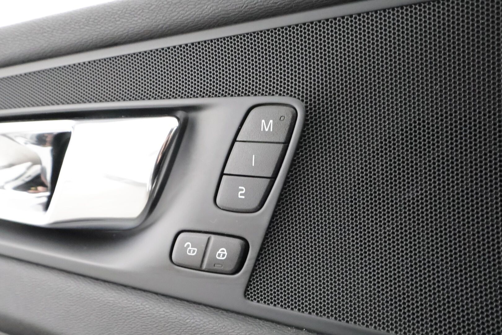 Volvo XC60 2019 D4 AWD Business R-Design aut * Pilot Assist / Webasto / Koukku / Panorama / P.Kamera / Muistipenkki * - Suomi-auto / Kahdet Renkaat / Ehta diesel neliveto ei hybrid tekniikkaa! - HULLUT AVAJAISHULINAT KORKOTARJOUS 3,29 %