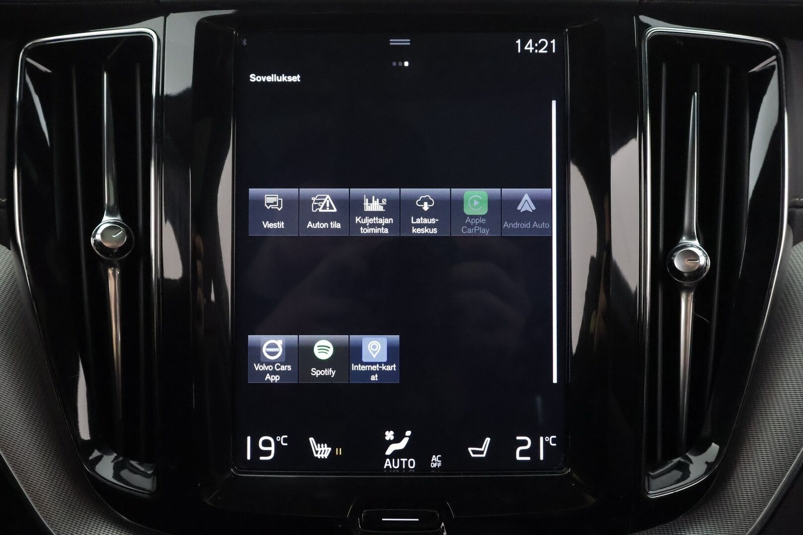 Volvo XC60 2019 D4 AWD Business R-Design aut * Pilot Assist / Webasto / Koukku / Panorama / P.Kamera / Muistipenkki * - Suomi-auto / Kahdet Renkaat