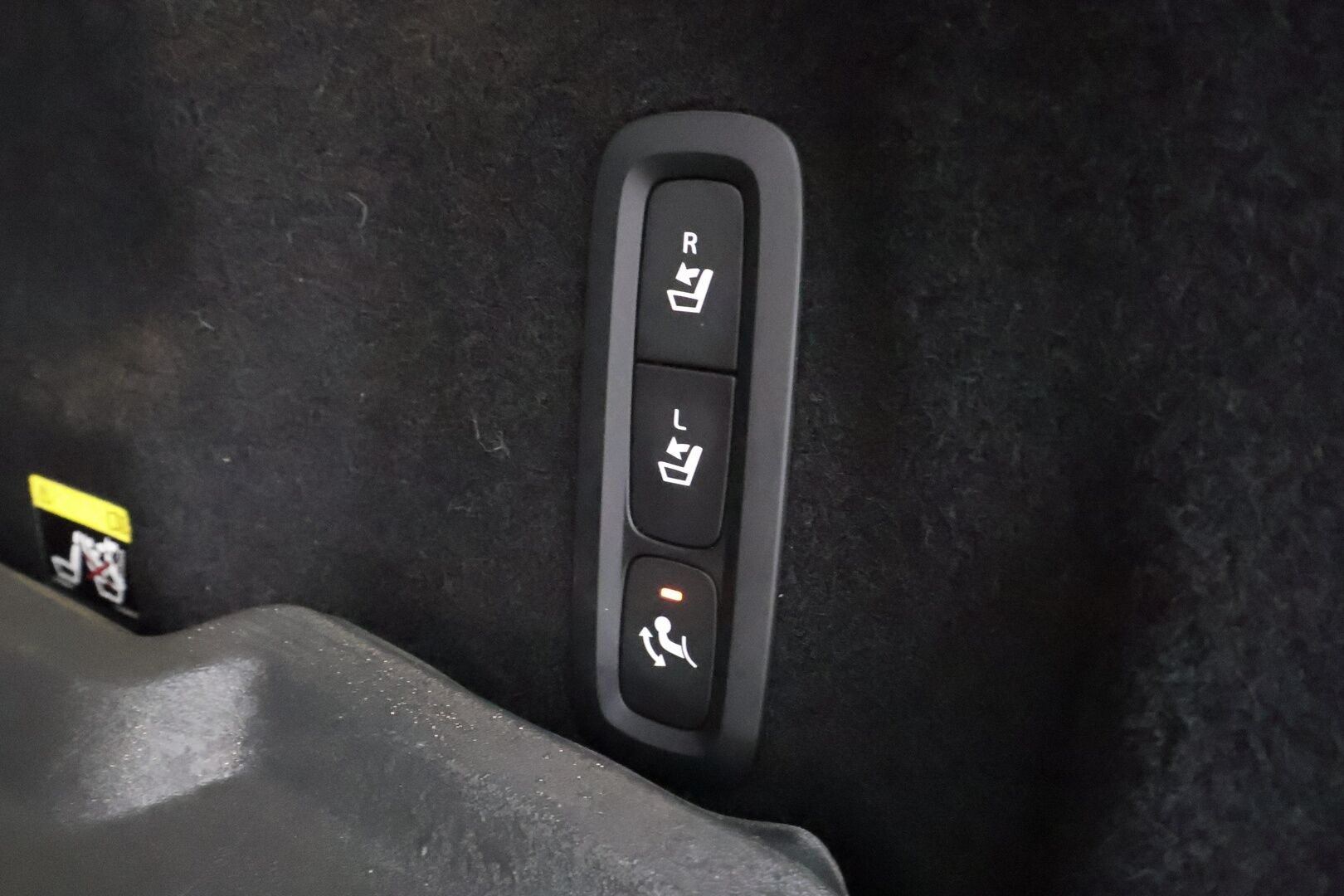 Volvo XC60 2019 D4 AWD Business R-Design aut * Pilot Assist / Webasto / Koukku / Panorama / P.Kamera / Muistipenkki * - Suomi-auto / Kahdet Renkaat