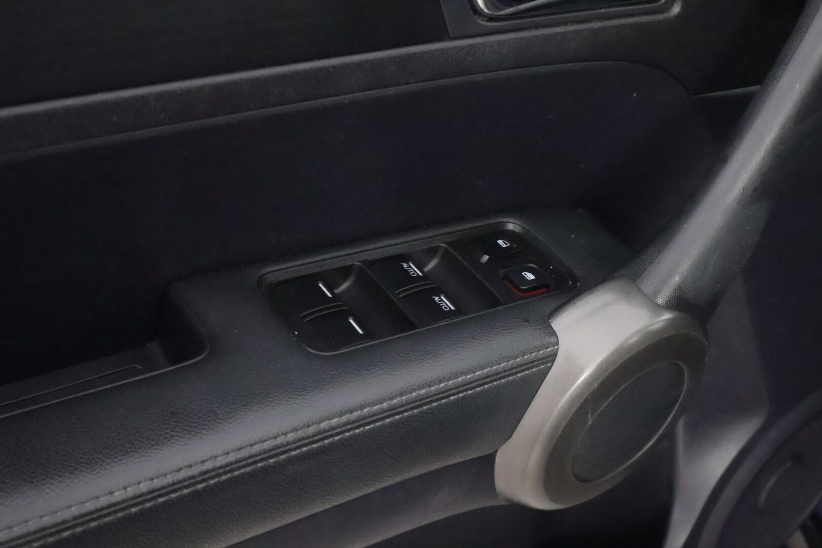 Honda CR-V 2012 2,2 i-DTEC Nordic 4x4 * MYYDÄÄN HUUTOKAUPAT.COM! *