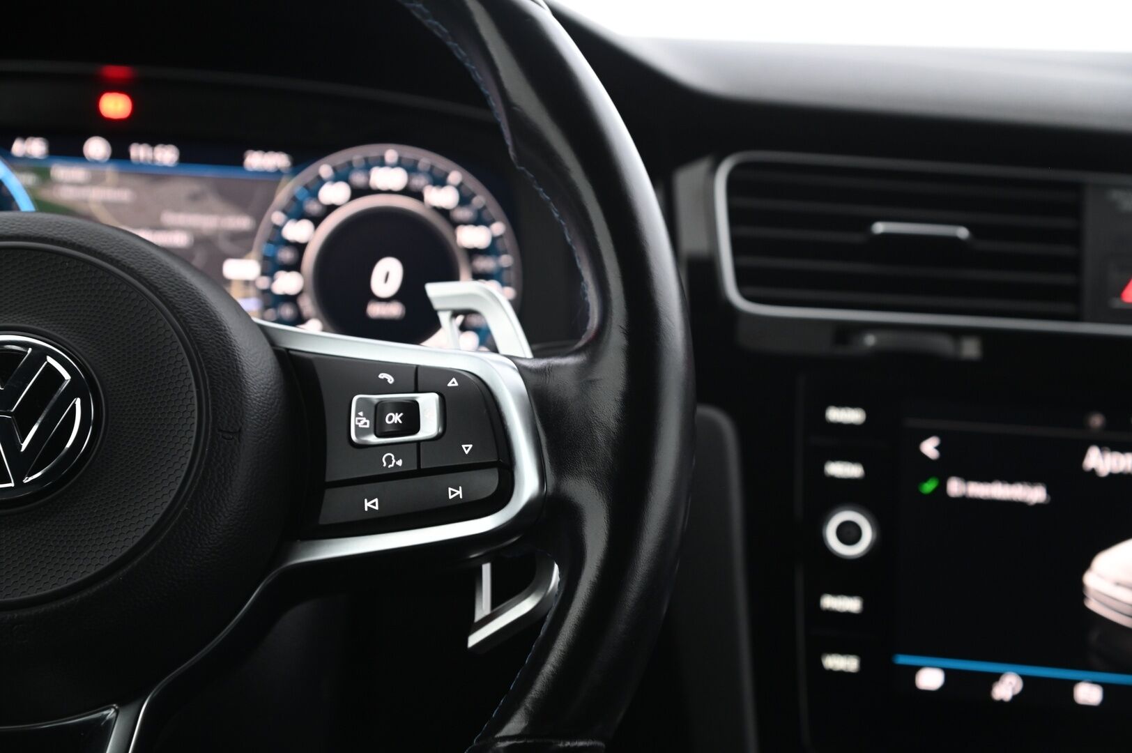 Volkswagen Golf 2018 GTE Plug-In Hybrid 150 kW (204 hv) DSG-aut** Digimittaristo / Adapt.vak / Nahka-alcantara / P-kamera / Ambient* - 2x renkaat ja vanteet / Jakopää tehty 07/2024 / Suomiauto