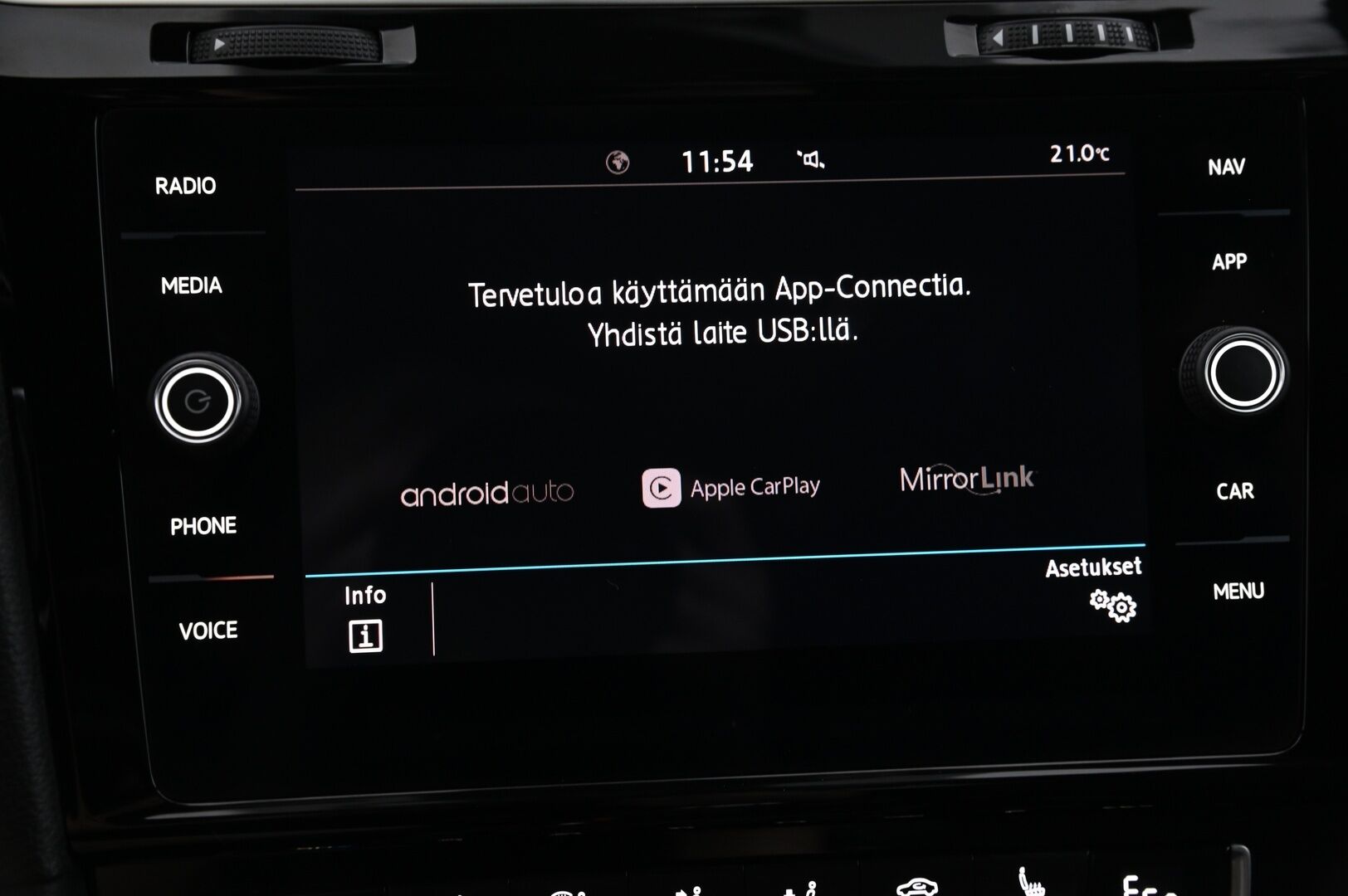 Volkswagen Golf 2018 GTE Plug-In Hybrid 150 kW (204 hv) DSG-aut** Digimittaristo / Adapt.vak / Nahka-alcantara / P-kamera / Ambient* - 2x renkaat ja vanteet / Jakopää tehty 07/2024 / Suomiauto