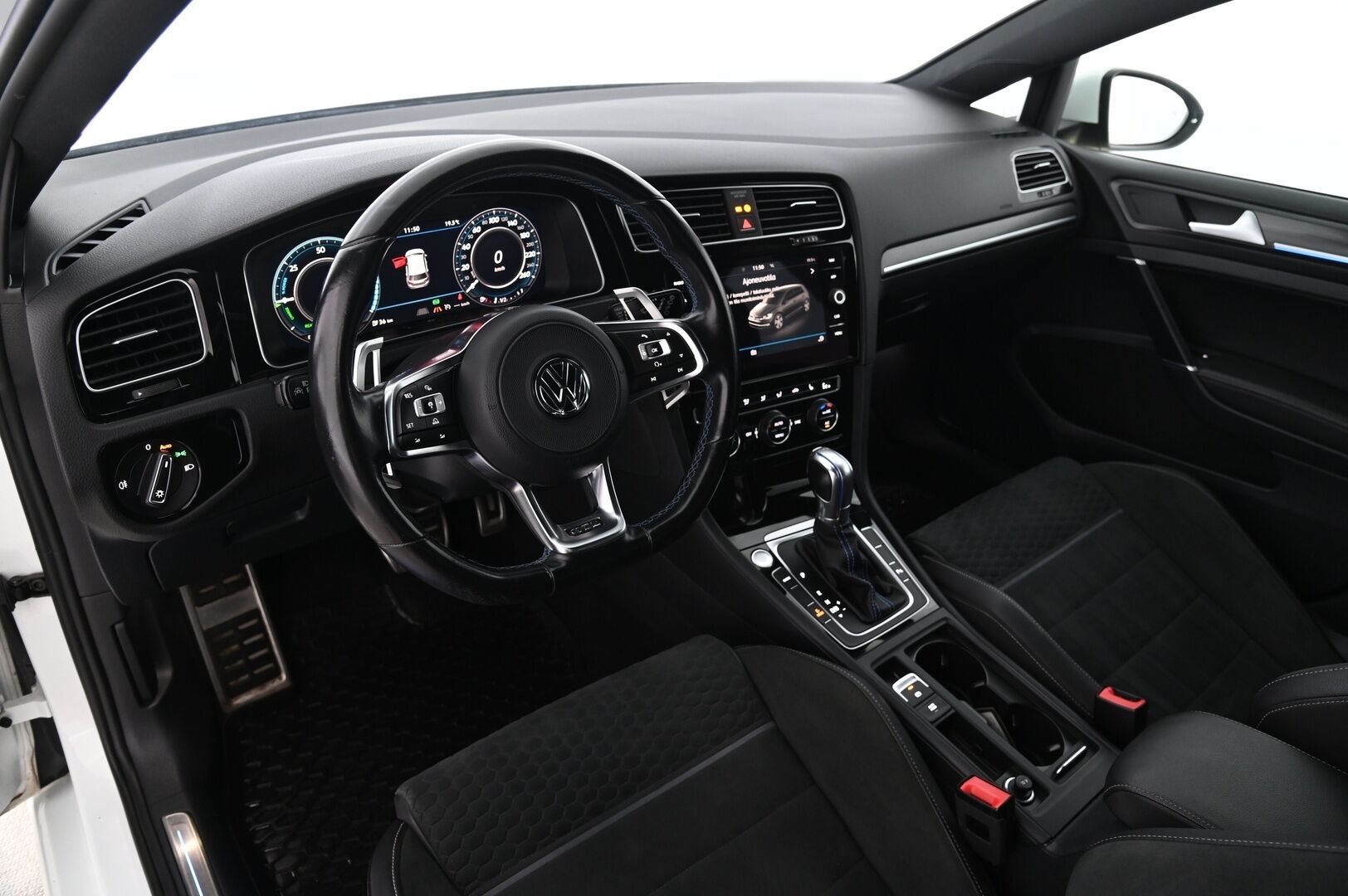 Volkswagen Golf 2018 GTE Plug-In Hybrid 150 kW (204 hv) DSG-aut** Digimittaristo / Adapt.vak / Nahka-alcantara / P-kamera / Ambient* - 2x renkaat ja vanteet / Jakopää tehty 07/2024 / Suomiauto