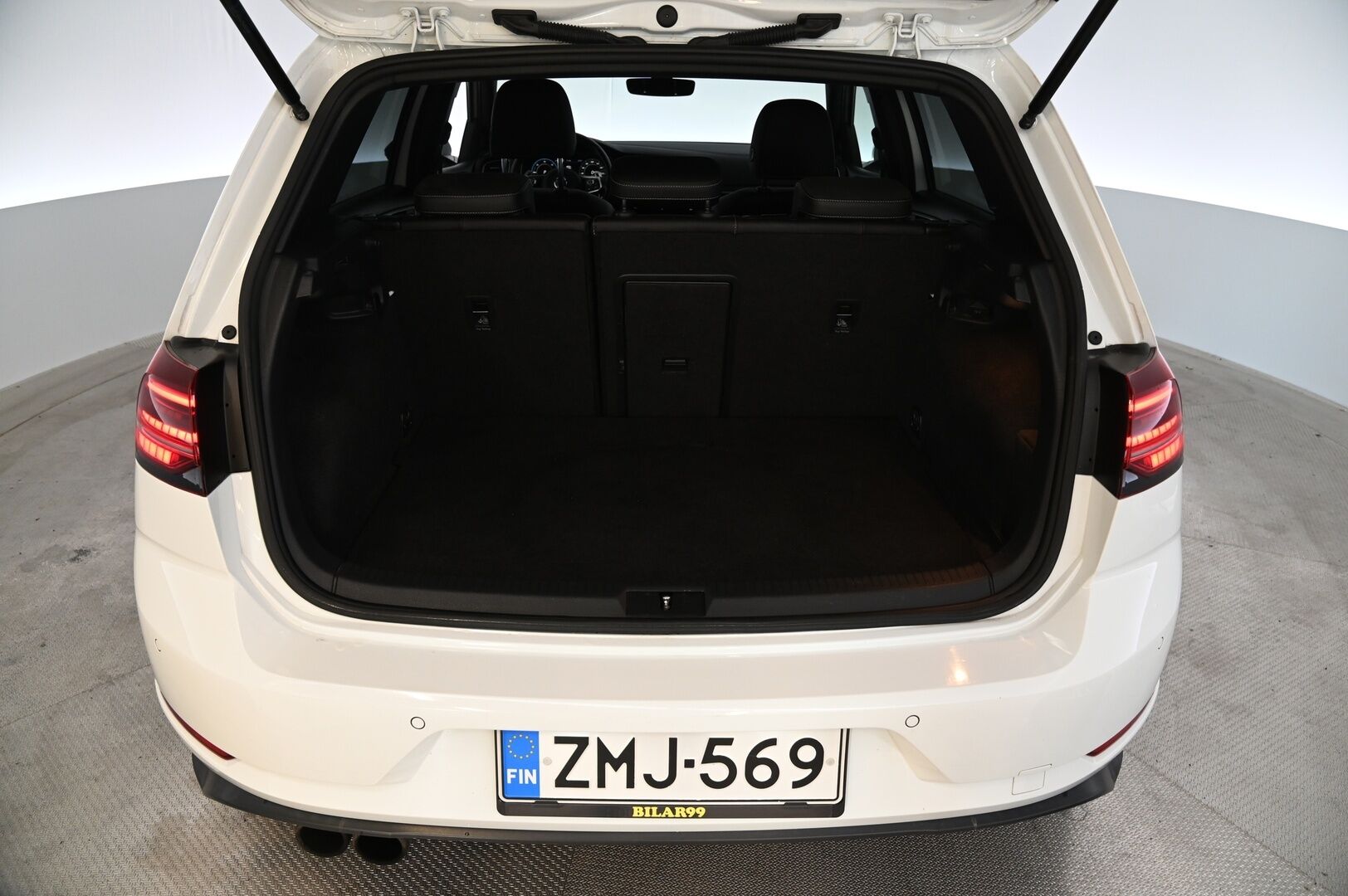 Volkswagen Golf 2018 GTE Plug-In Hybrid 150 kW (204 hv) DSG-aut** Digimittaristo / Adapt.vak / Nahka-alcantara / P-kamera / Ambient* - 2x renkaat ja vanteet / Jakopää tehty 07/2024 / Suomiauto