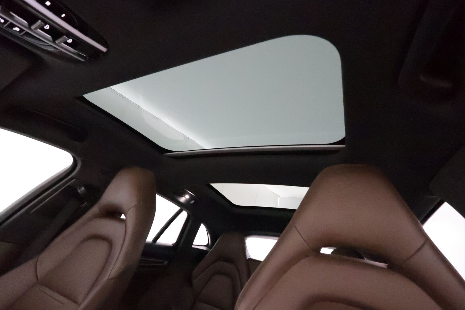 Porsche Panamera 2018 4 E-Hybrid Sport Turismo **Sport Design / Sport-putkisto / Burmester / ACC / Imuovet / Yönäkö / Nelipyöräohjaus / 360 Kamera** - 2,99 % KORKOTARJOUS TÄHÄN AUTOON - 31.5. ASTI! - Huippuvarusteltu! / Sport Chrono / 14-ist / PASM / PDLS+ / Comfort Access / Akku kuntotarkistettu! / 