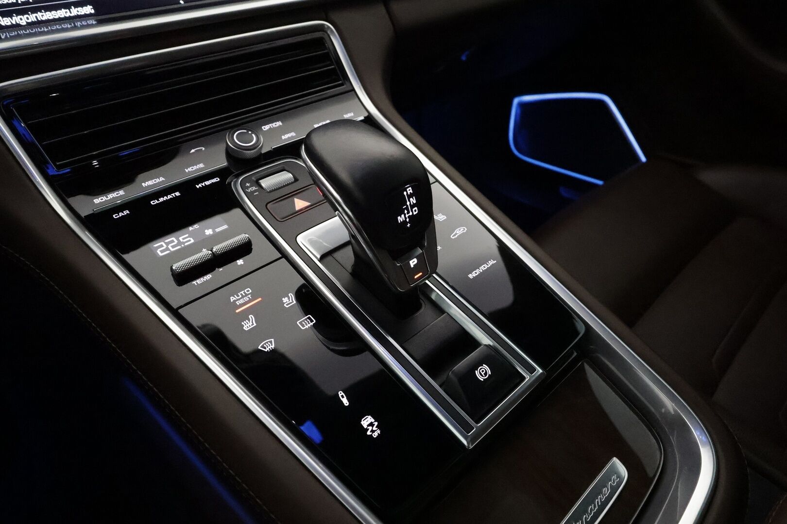 Porsche Panamera 2018 4 E-Hybrid Sport Turismo **Sport Design / Sport-putkisto / Burmester / ACC / Imuovet / Yönäkö / Nelipyöräohjaus / 360 Kamera** - 2,99 % KORKOTARJOUS TÄHÄN AUTOON - 31.5. ASTI! - Huippuvarusteltu! / Sport Chrono / 14-ist / PASM / PDLS+ / Comfort Access / Akku kuntotarkistettu! / 
