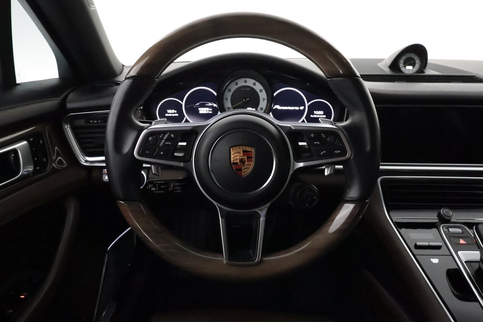Porsche Panamera 2018 4 E-Hybrid Sport Turismo **Sport Design / Sport-putkisto / Burmester / ACC / Imuovet / Yönäkö / Nelipyöräohjaus / 360 Kamera** - 2,99 % KORKOTARJOUS TÄHÄN AUTOON - 31.5. ASTI! - Huippuvarusteltu! / Sport Chrono / 14-ist / PASM / PDLS+ / Comfort Access / Akku kuntotarkistettu! / 