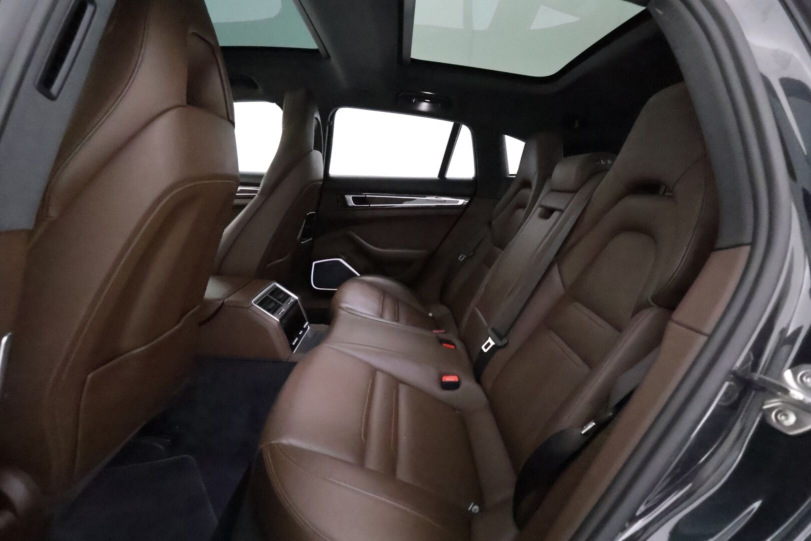 Porsche Panamera 2018 4 E-Hybrid Sport Turismo **Sport Design / Sport-putkisto / Burmester / ACC / Imuovet / Yönäkö / Nelipyöräohjaus / 360 Kamera** - 2,99 % KORKOTARJOUS TÄHÄN AUTOON - 31.5. ASTI! - Huippuvarusteltu! / Sport Chrono / 14-ist / PASM / PDLS+ / Comfort Access / Akku kuntotarkistettu! / 