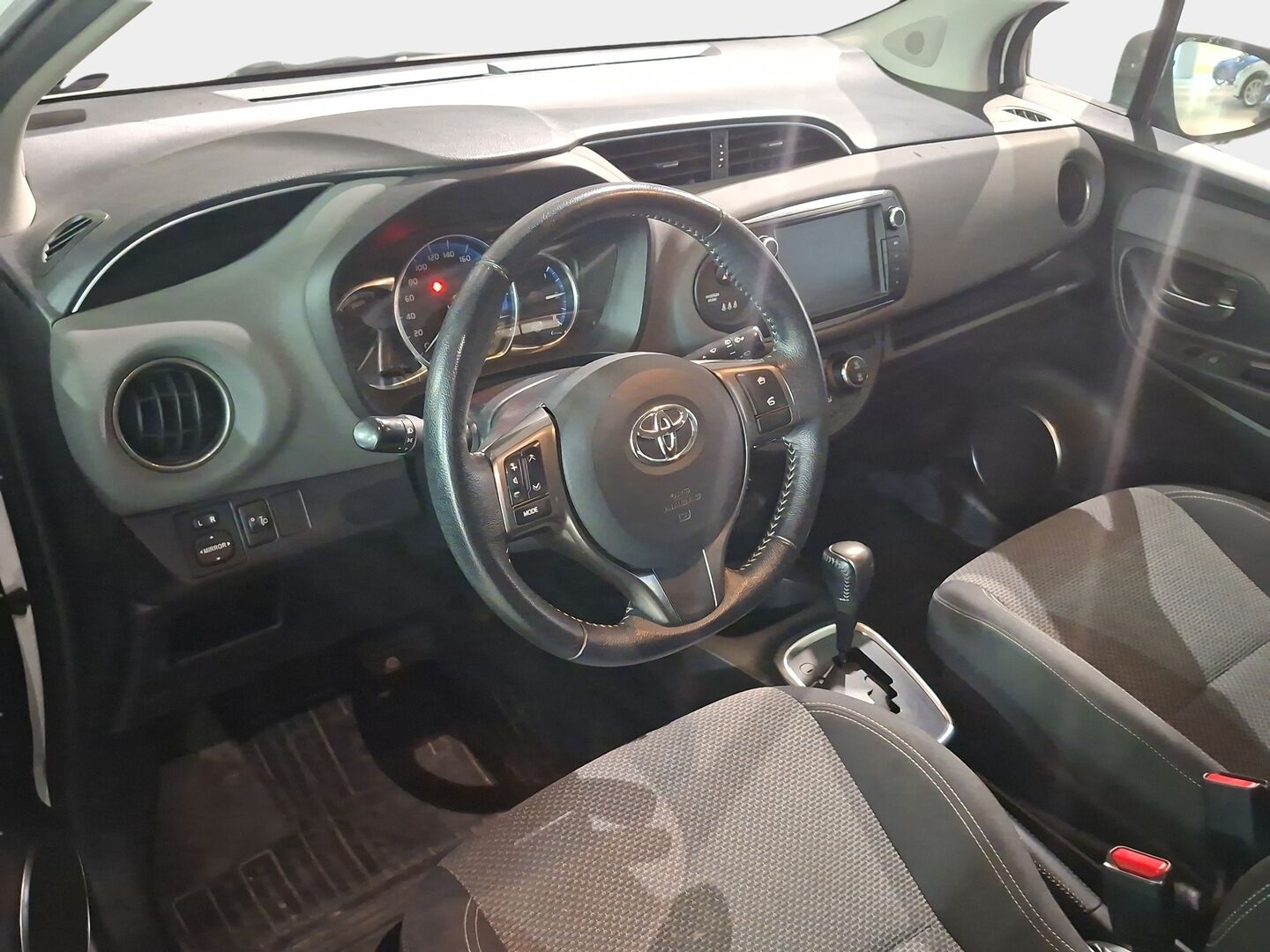 Toyota Yaris 2015 1,5 Hybrid Active 5ov *Vakkari / Lohko.S.Pistoke / P.kamera / Pikkunäppärä* - Pienet kulut ja käyttömaksut / viimeisin huolto 85tkm 23.6.2025!