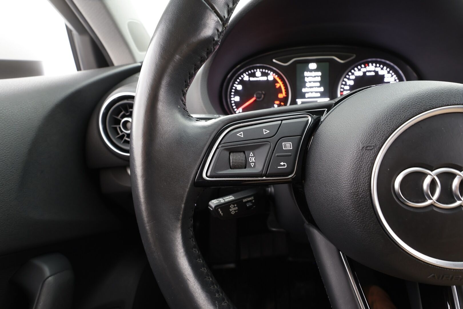 Audi A3 2018 Sportback Pro Business Edition 1,0 TFSI 85 kW S tronic - | ACC | 1-om suomiauto | Facelift | LED | Keyless | Lohko+sisälämmitin | Pre Sense | Bluetooth | Peruutustutka | Aut. ilmastointi | 2x renkaat aluin | 