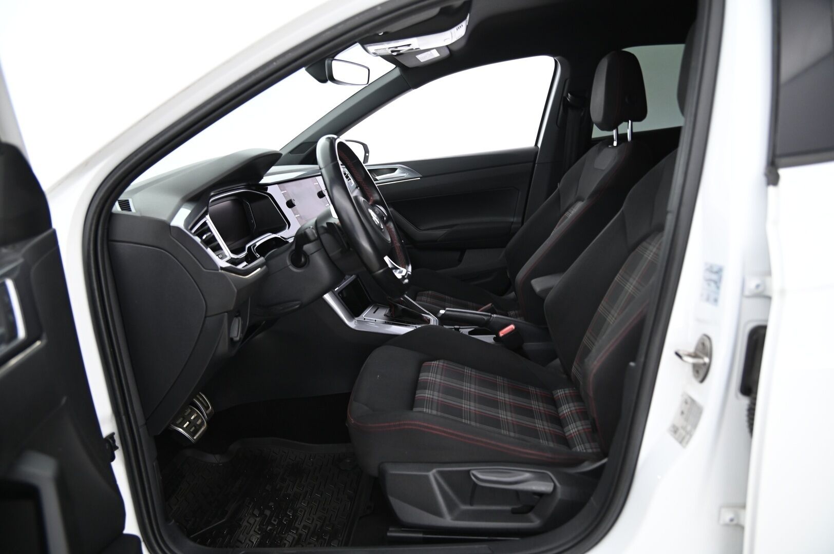 Volkswagen Polo 2018 GTI 2,0 TSI 147 kW (200 hv) DSG-automaatti *ACC / Applecarplay / Digimittaristo / Koukku* - *Sporttipenkit / 2xrenkaat*