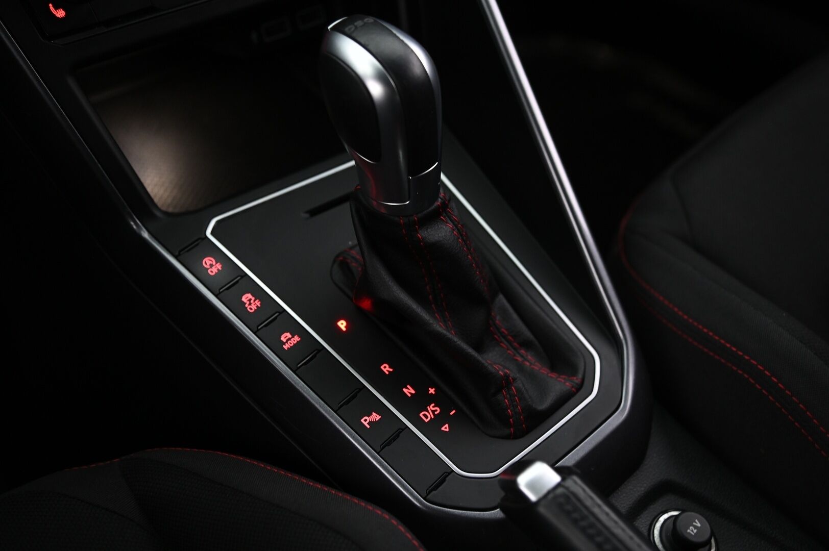 Volkswagen Polo 2018 GTI 2,0 TSI 147 kW (200 hv) DSG-automaatti *ACC / Applecarplay / Digimittaristo / Koukku* - *Sporttipenkit / 2xrenkaat*