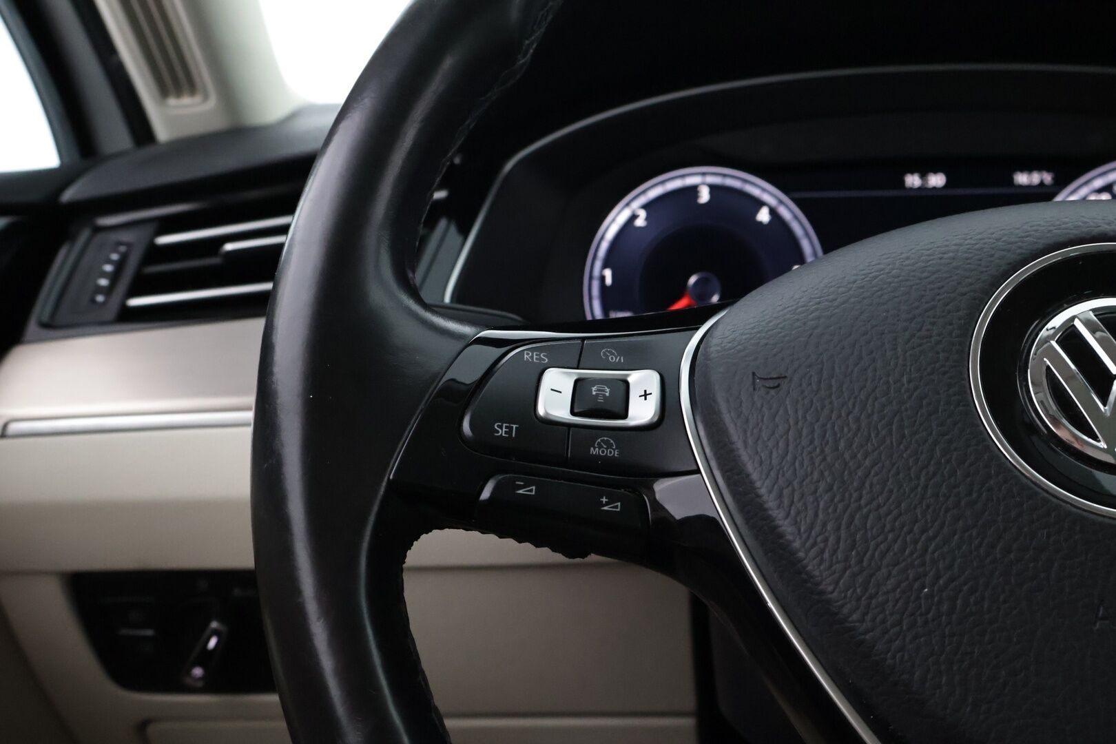 Volkswagen Passat 2016 Highline 2,0 TDI 140kW Variant BlueMotion DSG aut - YritysOutlet - Myydään vain yrityksille - – Tämä auto myydään YritysOutlet -valikoimasta vain yritykselle
