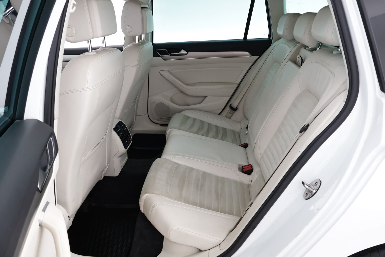 Volkswagen Passat 2016 Highline 2,0 TDI 140kW Variant BlueMotion DSG aut - YritysOutlet - Myydään vain yrityksille - – Tämä auto myydään YritysOutlet -valikoimasta vain yritykselle