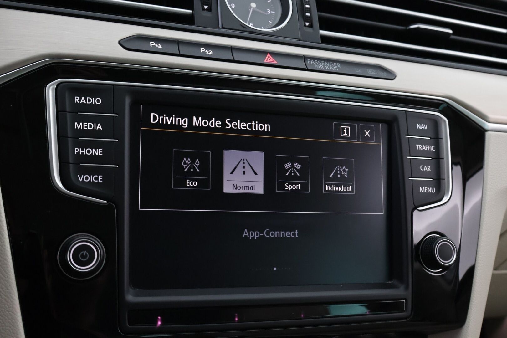 Volkswagen Passat 2016 Highline 2,0 TDI 140kW Variant BlueMotion DSG aut - YritysOutlet - Myydään vain yrityksille - – Tämä auto myydään YritysOutlet -valikoimasta vain yritykselle