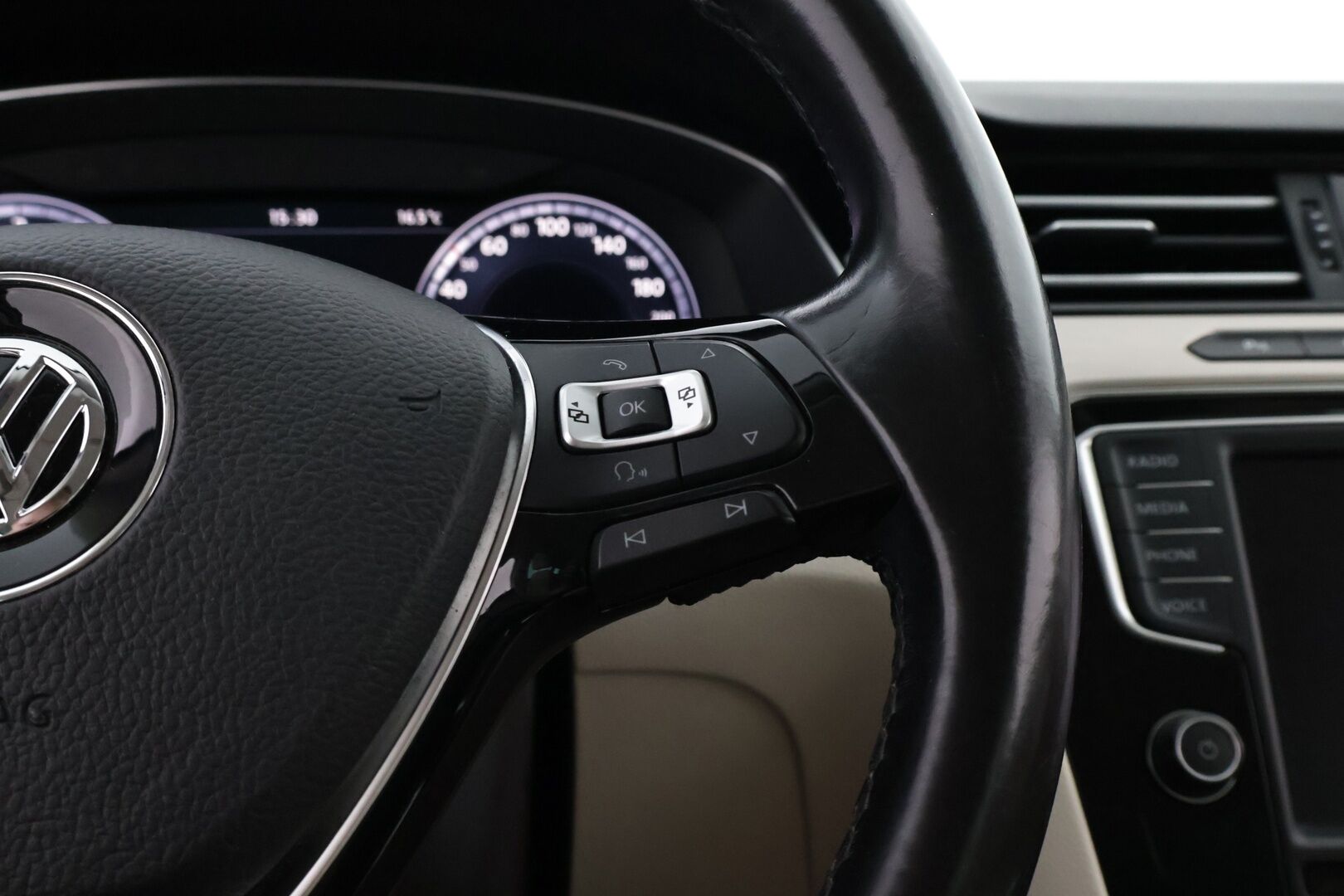 Volkswagen Passat 2016 Highline 2,0 TDI 140kW Variant BlueMotion DSG aut - YritysOutlet - Myydään vain yrityksille - – Tämä auto myydään YritysOutlet -valikoimasta vain yritykselle