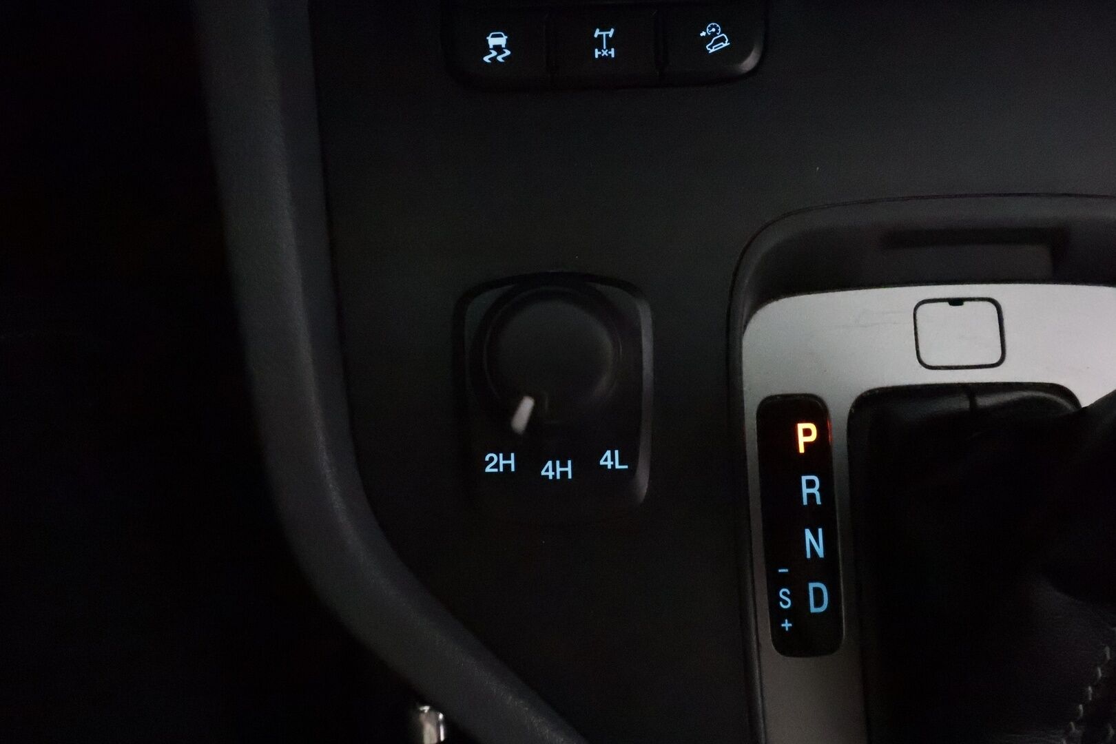 Ford Ranger 2019 Ranger Avolavakuorma-auto (BA) 4ov 3198cm3 A **Webasto / Koukku / Vakkari / P.tutka / Nahat / Sähköpenkki** - 3,99 % KORKOTARJOUS TÄHÄN AUTOON - Suomi-auto / Kahdet renkaat aluvanteilla / Vetotapavalitsin / Apple&Android / LED Lisävalo