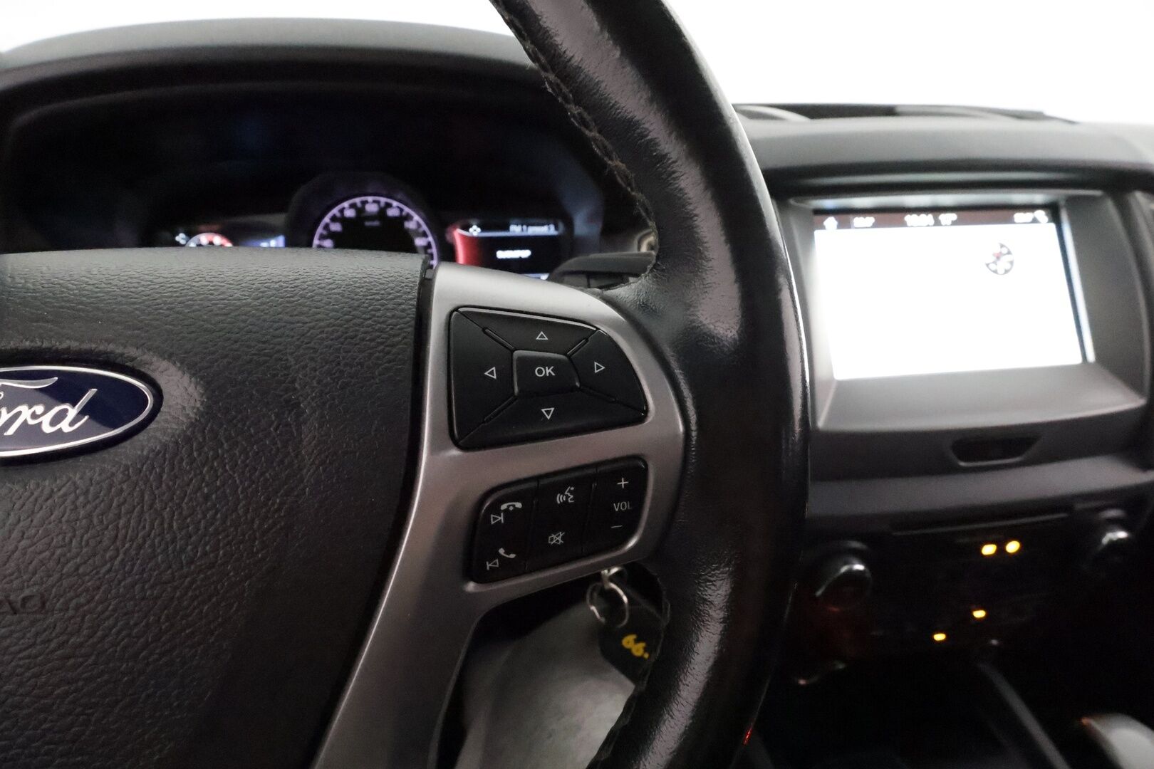 Ford Ranger 2019 Ranger Avolavakuorma-auto (BA) 4ov 3198cm3 A **Webasto / Koukku / Vakkari / P.tutka / Nahat / Sähköpenkki** - 3,99 % KORKOTARJOUS TÄHÄN AUTOON - Suomi-auto / Kahdet renkaat aluvanteilla / Vetotapavalitsin / Apple&Android / LED Lisävalo