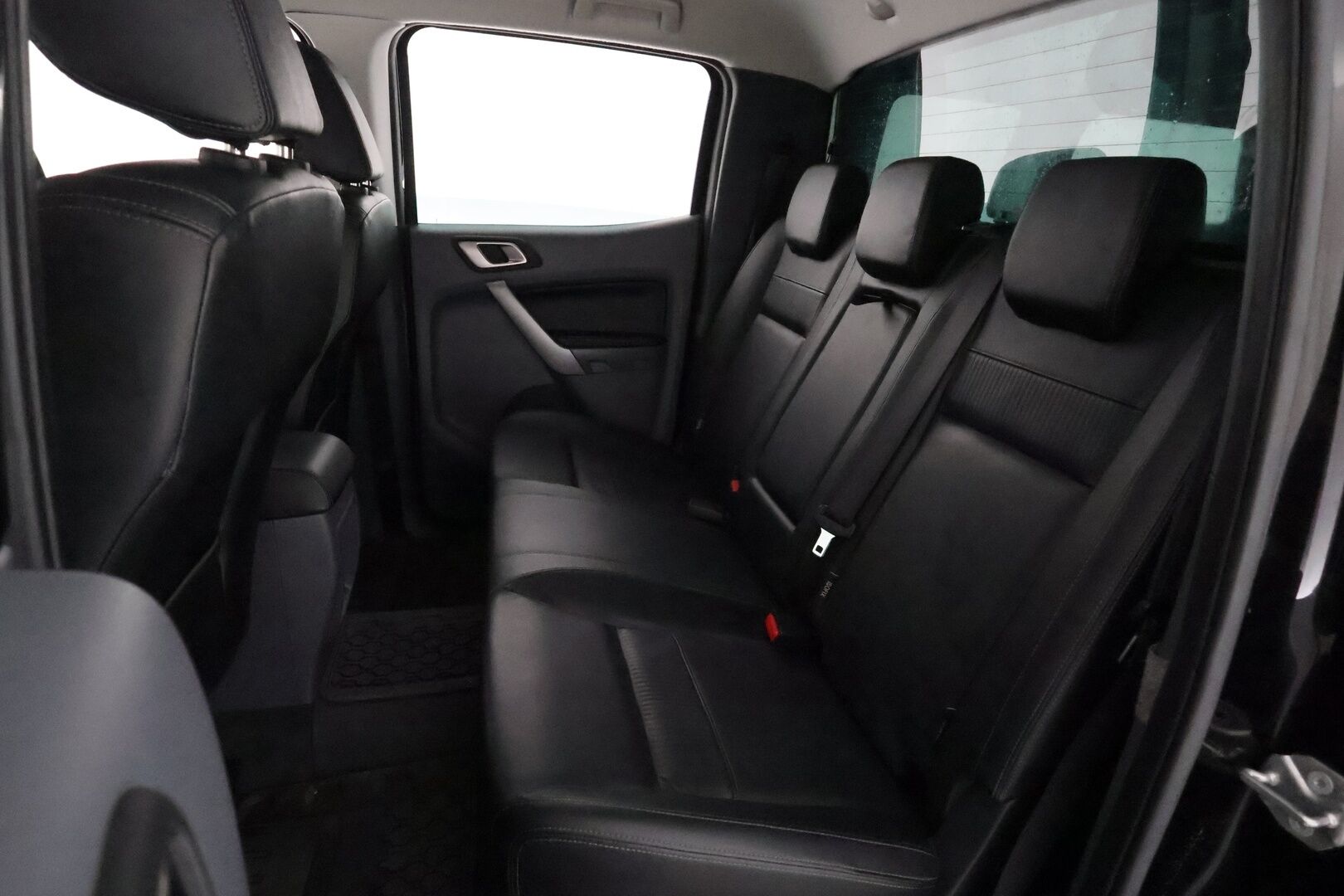 Ford Ranger 2019 Ranger Avolavakuorma-auto (BA) 4ov 3198cm3 A **Webasto / Koukku / Vakkari / P.tutka / Nahat / Sähköpenkki** - 3,99 % KORKOTARJOUS TÄHÄN AUTOON - Suomi-auto / Kahdet renkaat aluvanteilla / Vetotapavalitsin / Apple&Android / LED Lisävalo