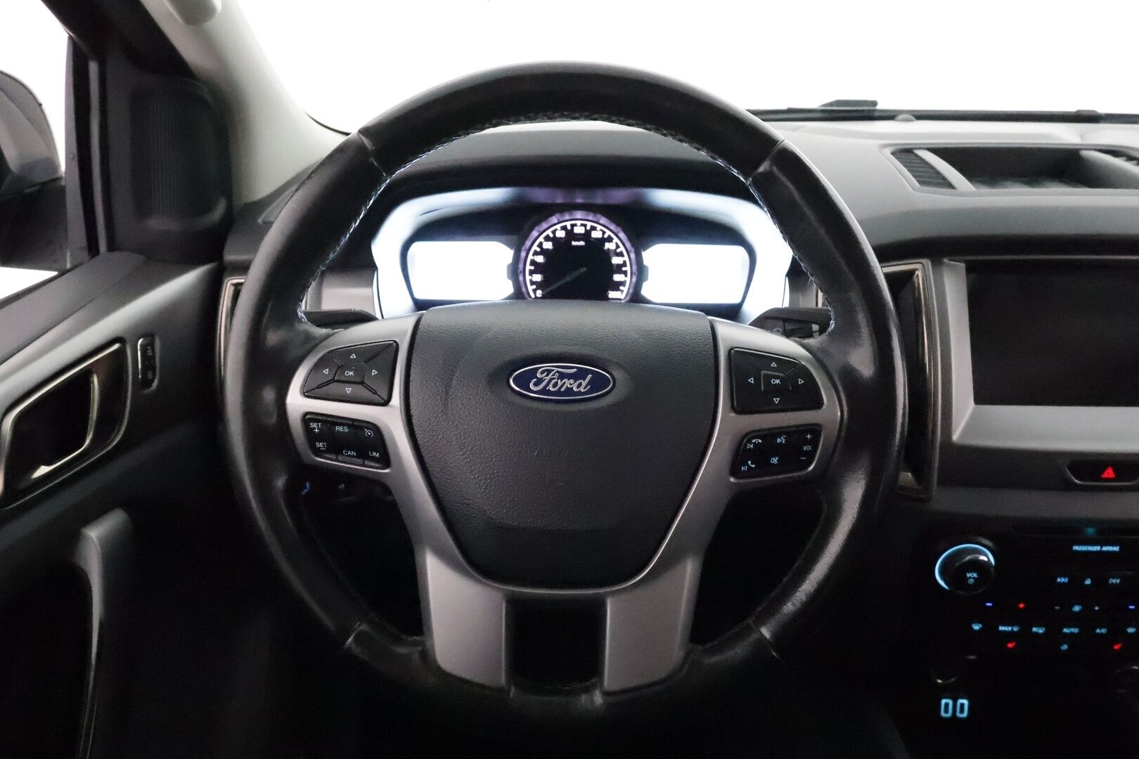Ford Ranger 2019 Ranger Avolavakuorma-auto (BA) 4ov 3198cm3 A **Webasto / Koukku / Vakkari / P.tutka / Nahat / Sähköpenkki** - 3,99 % KORKOTARJOUS TÄHÄN AUTOON - Suomi-auto / Kahdet renkaat aluvanteilla / Vetotapavalitsin / Apple&Android / LED Lisävalo