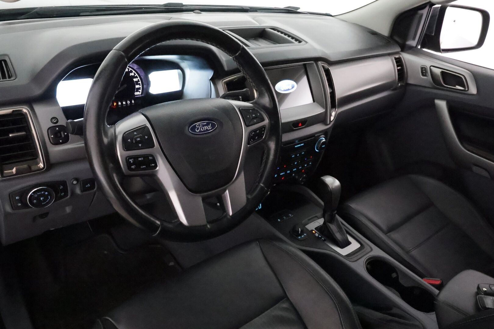 Ford Ranger 2019 Ranger Avolavakuorma-auto (BA) 4ov 3198cm3 A **Webasto / Koukku / Vakkari / P.tutka / Nahat / Sähköpenkki** - 3,99 % KORKOTARJOUS TÄHÄN AUTOON - Suomi-auto / Kahdet renkaat aluvanteilla / Vetotapavalitsin / Apple&Android / LED Lisävalo