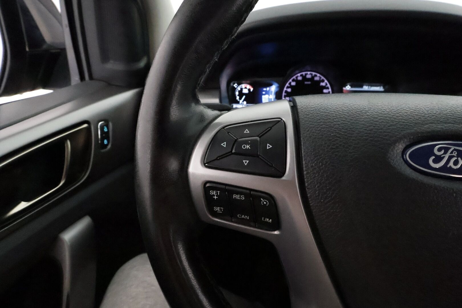 Ford Ranger 2019 Ranger Avolavakuorma-auto (BA) 4ov 3198cm3 A **Webasto / Koukku / Vakkari / P.tutka / Nahat / Sähköpenkki** - 3,99 % KORKOTARJOUS TÄHÄN AUTOON - Suomi-auto / Kahdet renkaat aluvanteilla / Vetotapavalitsin / Apple&Android / LED Lisävalo