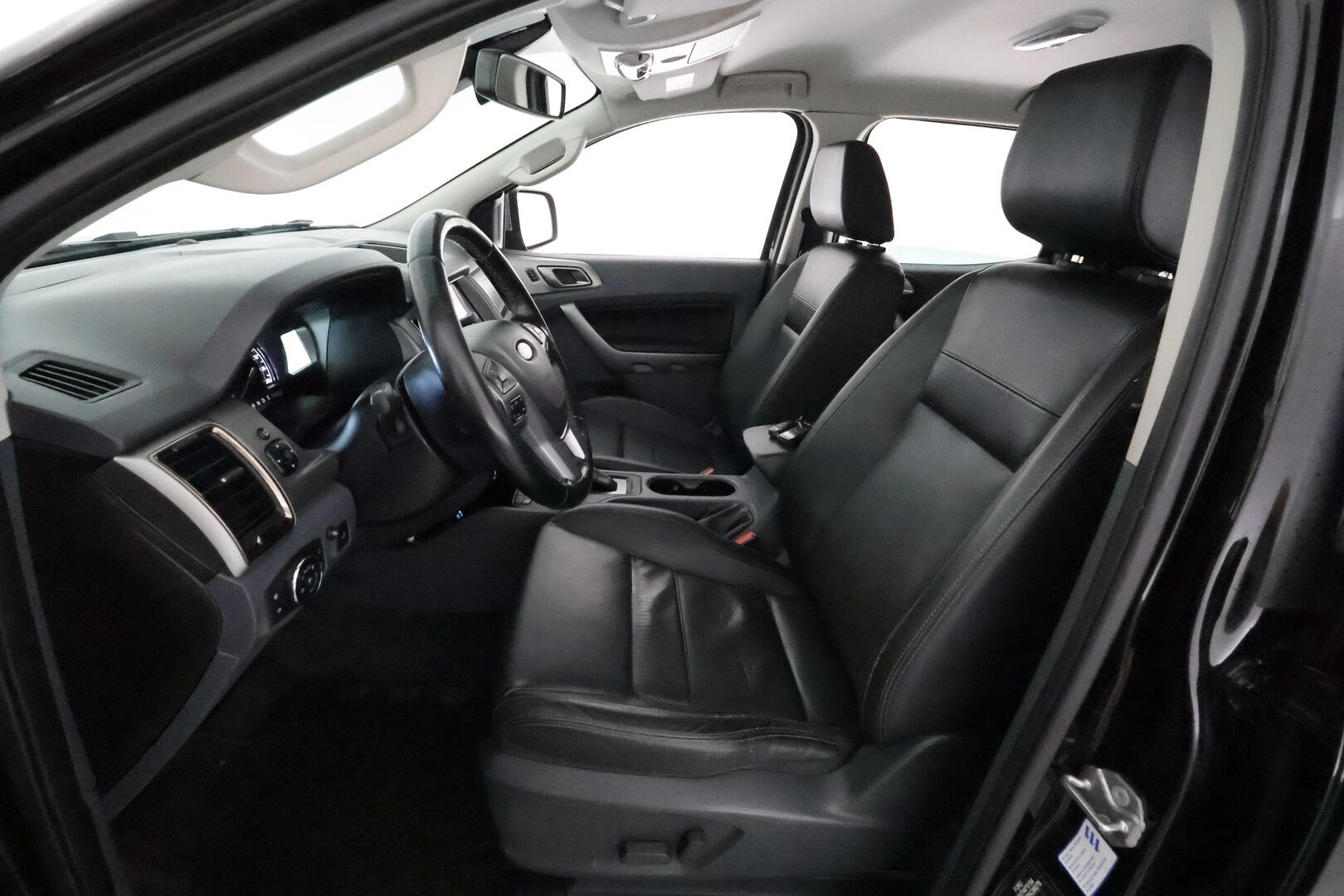 Ford Ranger 2019 Ranger Avolavakuorma-auto (BA) 4ov 3198cm3 A **Webasto / Koukku / Vakkari / P.tutka / Nahat / Sähköpenkki** - 3,99 % KORKOTARJOUS TÄHÄN AUTOON - Suomi-auto / Kahdet renkaat aluvanteilla / Vetotapavalitsin / Apple&Android / LED Lisävalo