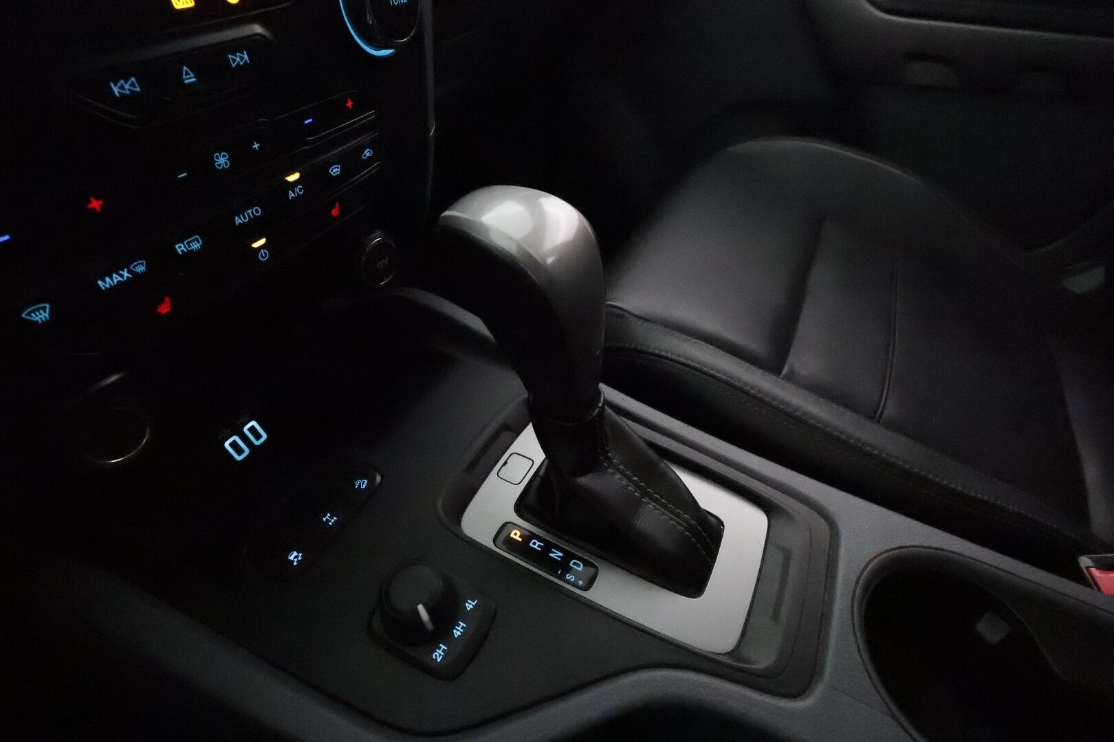 Ford Ranger 2019 Ranger Avolavakuorma-auto (BA) 4ov 3198cm3 A **Webasto / Koukku / Vakkari / P.tutka / Nahat / Sähköpenkki** - 3,99 % KORKOTARJOUS TÄHÄN AUTOON - Suomi-auto / Kahdet renkaat aluvanteilla / Vetotapavalitsin / Apple&Android / LED Lisävalo