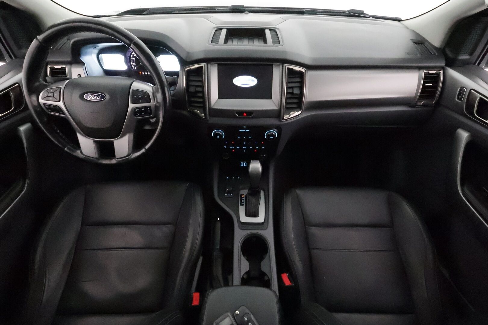 Ford Ranger 2019 Ranger Avolavakuorma-auto (BA) 4ov 3198cm3 A **Webasto / Koukku / Vakkari / P.tutka / Nahat / Sähköpenkki** - 3,99 % KORKOTARJOUS TÄHÄN AUTOON - Suomi-auto / Kahdet renkaat aluvanteilla / Vetotapavalitsin / Apple&Android / LED Lisävalo