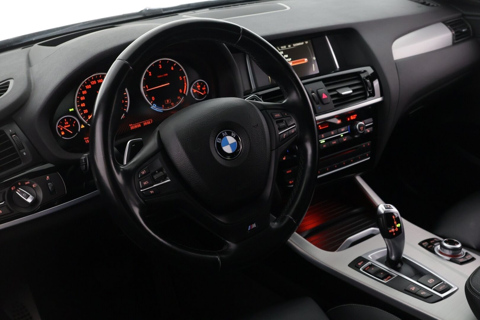 BMW X4 2015 X4 26 xDrive20d A 140 kW - | M-Sport | Hifi | HUD | P.Kamera | Alletaittuva vetokoukku | Tutkat eteen & taakse | Vakionopeudensäädin | 