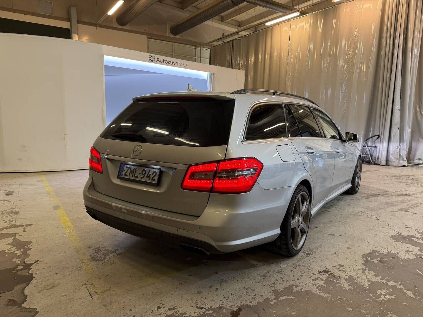 Mercedes-Benz E 2012 350 CDI BE T A - ILS Xenon | Koukku | Comand | Nahka/Alcantara | 