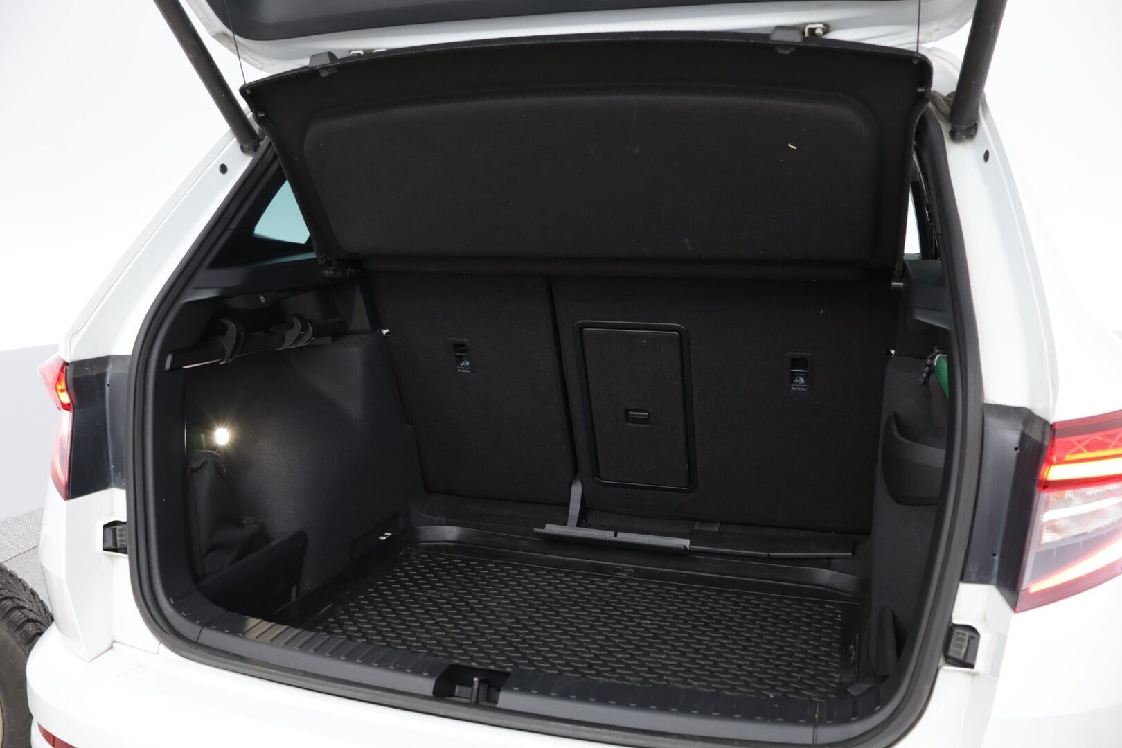 Skoda Karoq 2019 1,5 TSI 4x4 SportLine Edition DSG Autom. - Suomiauto | Webasto | Adapt.vakkari | Vetokoukku | Peruutuskamera | Lämm.tuulilasi | Adapt.LED | Huippuvarusteet!