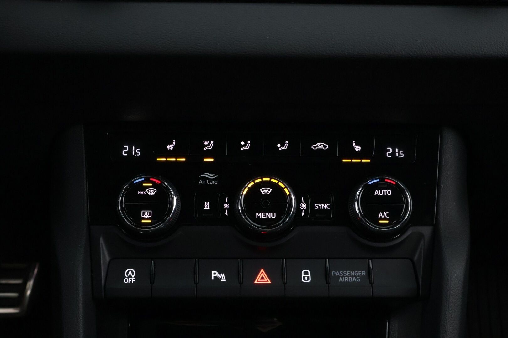 Skoda Karoq 2019 1,5 TSI 4x4 SportLine Edition DSG Autom. - Suomiauto | Webasto | Adapt.vakkari | Vetokoukku | Peruutuskamera | Lämm.tuulilasi | Adapt.LED | Huippuvarusteet!