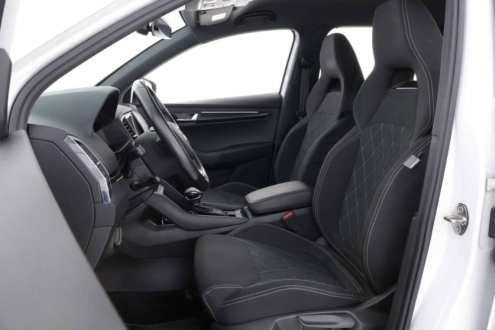 Skoda Karoq 2019 1,5 TSI 4x4 SportLine Edition DSG Autom. - Suomiauto | Webasto | Adapt.vakkari | Vetokoukku | Peruutuskamera | Lämm.tuulilasi | Adapt.LED | Huippuvarusteet!
