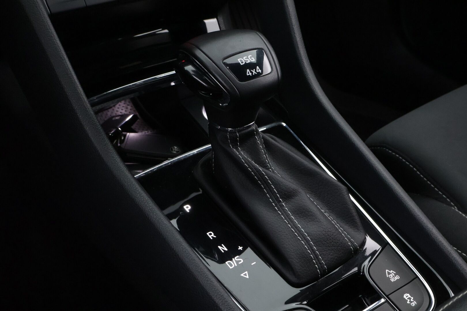 Skoda Karoq 2019 1,5 TSI 4x4 SportLine Edition DSG Autom. - Suomiauto | Webasto | Adapt.vakkari | Vetokoukku | Peruutuskamera | Lämm.tuulilasi | Adapt.LED | Huippuvarusteet!