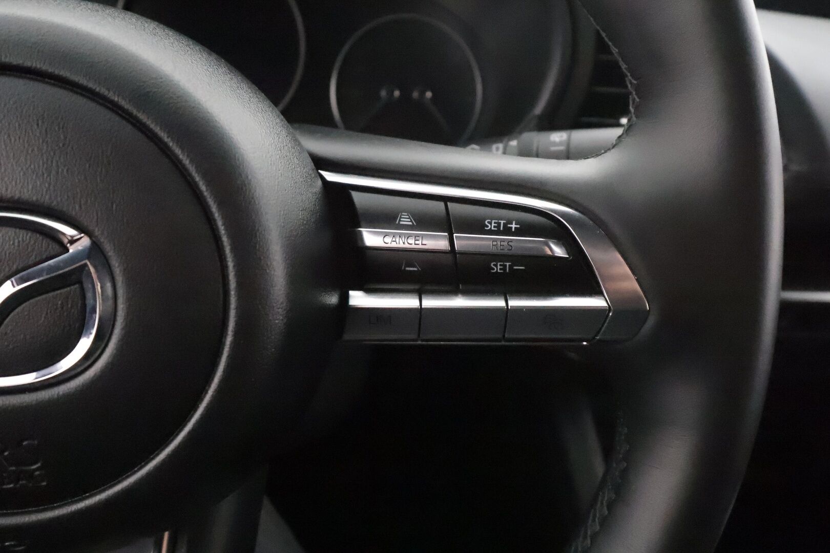 Mazda 3 2019 Hatchback 2,0 (122 hv) SKYACTIV-G Vision MT HK1 * ACC / HUD / LED / P.Tutka / Navi / Kaistavahti / Katveavustin * - 1-om Suomi-auto / Kahdet renkaat aluvanteilla - HULLUT AVAJAISHULINAT KORKOTARJOUS 3,29 %