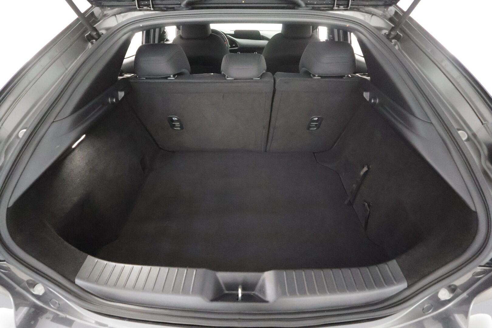 Mazda 3 2019 Hatchback 2,0 (122 hv) SKYACTIV-G Vision MT HK1 * ACC / HUD / LED / P.Tutka / Navi / Kaistavahti / Katveavustin * - 1-om Suomi-auto / Kahdet renkaat aluvanteilla - HULLUT AVAJAISHULINAT KORKOTARJOUS 3,29 %